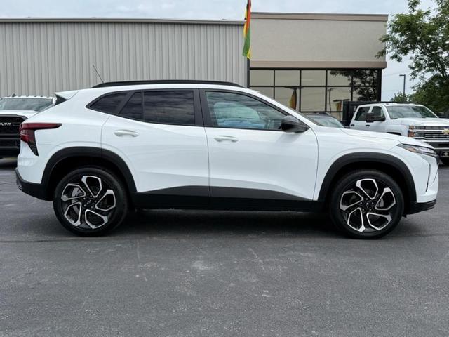 Photo of 2024 White Chevrolet Trax