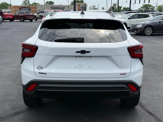 Photo of 2024 White Chevrolet Trax
