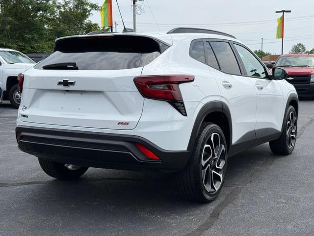 Photo of 2024 White Chevrolet Trax