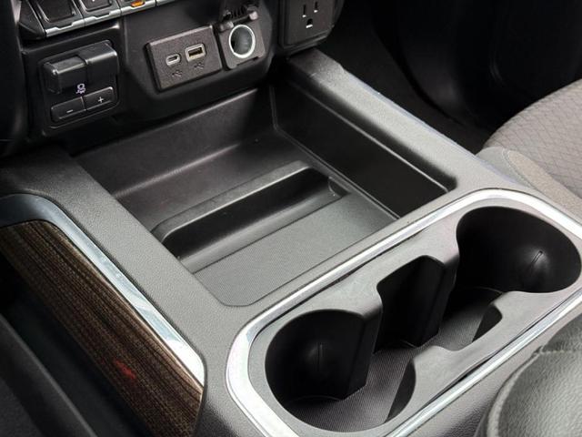 Photo of 2019 White Chevrolet Silverado 1500
