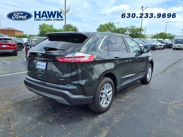 Photo of 2024 Green Metallic Ford Edge