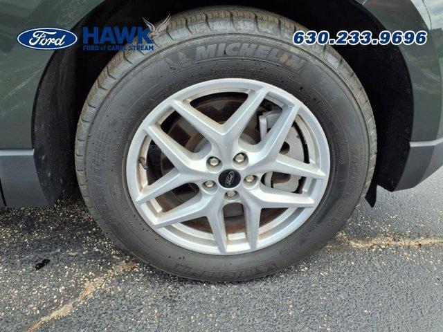 Photo of 2024 Green Metallic Ford Edge