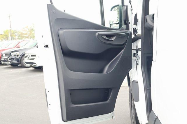Photo of 2025 Arctic White Mercedes-Benz Sprinter 3500