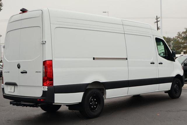 Photo of 2025 Arctic White Mercedes-Benz Sprinter 3500