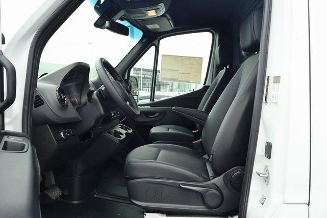Photo of 2025 Arctic White Mercedes-Benz Sprinter 3500