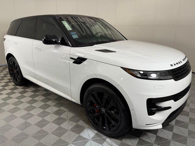 Photo of 2025 Fuji White Land Rover Range Rover Sport