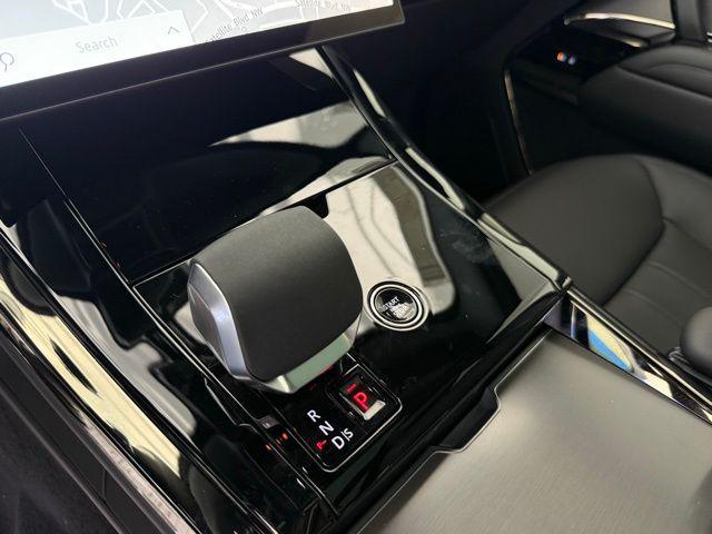 Photo of 2025 Fuji White Land Rover Range Rover Sport