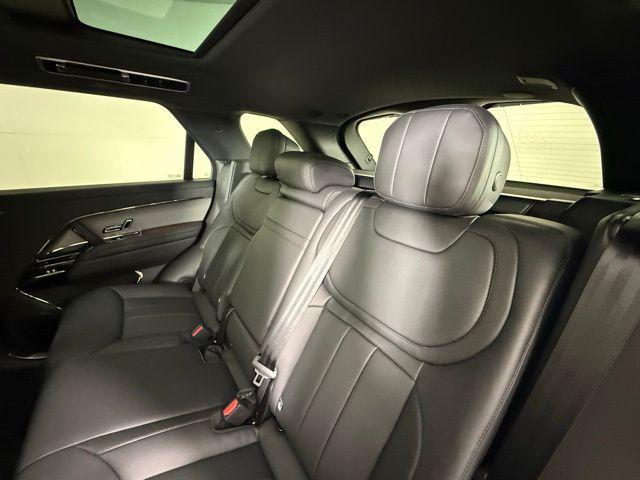 Photo of 2025 Fuji White Land Rover Range Rover Sport