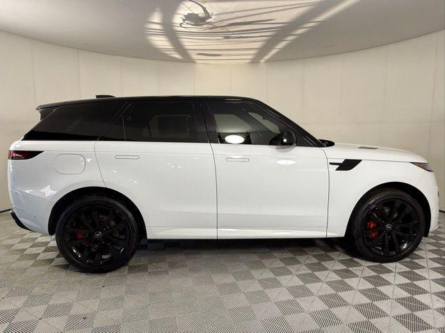 Photo of 2025 Fuji White Land Rover Range Rover Sport
