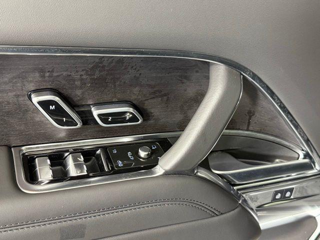 Photo of 2025 Santorini Black Metallic Land Rover Range Rover