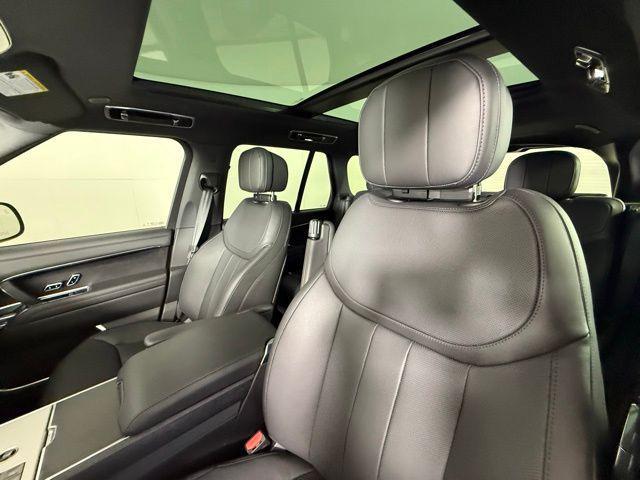 Photo of 2025 Santorini Black Metallic Land Rover Range Rover