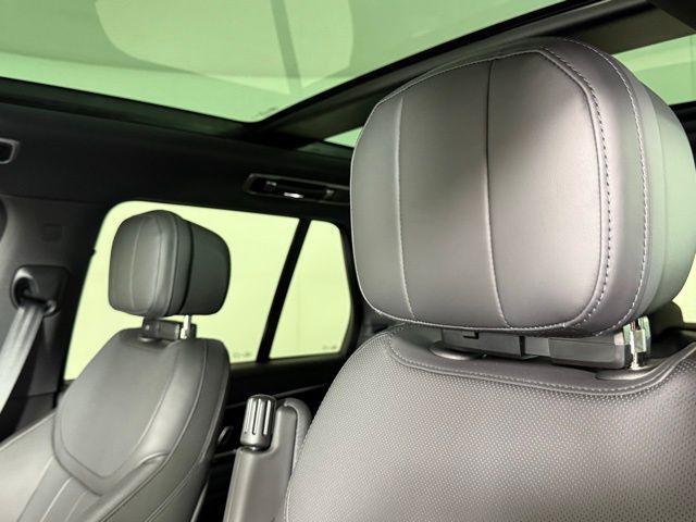 Photo of 2025 Santorini Black Metallic Land Rover Range Rover