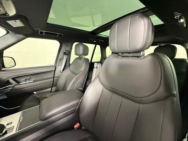 Photo of 2025 Santorini Black Metallic Land Rover Range Rover