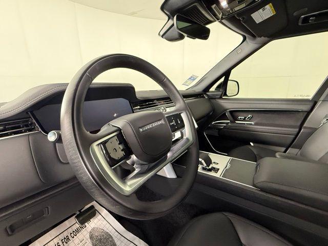 Photo of 2025 Santorini Black Metallic Land Rover Range Rover