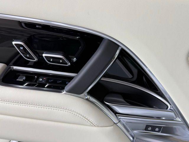 Photo of 2025 Ostuni Pearl White Premium Metallic Land Rover Range Rover