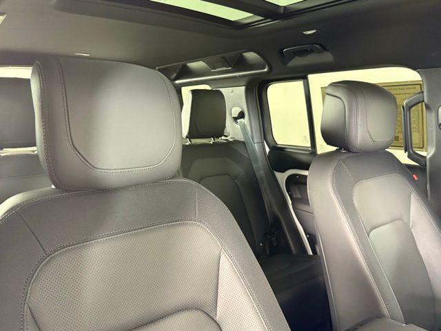 Photo of 2024 Fuji White Land Rover Defender