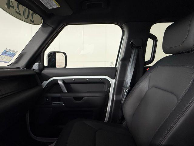 Photo of 2024 Fuji White Land Rover Defender