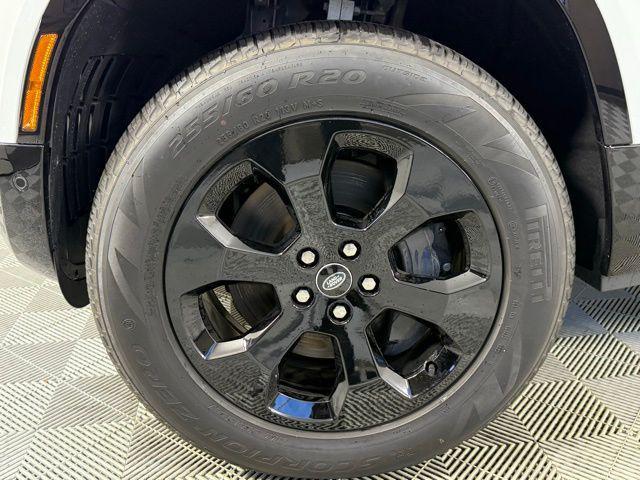 Photo of 2024 Fuji White Land Rover Defender