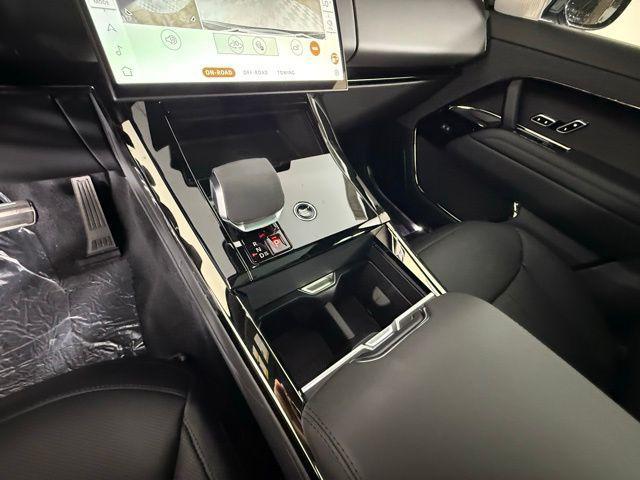 Photo of 2025 Santorini Black Metallic Land Rover Range Rover Sport