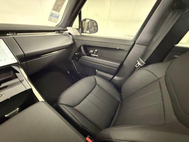 Photo of 2025 Santorini Black Metallic Land Rover Range Rover Sport