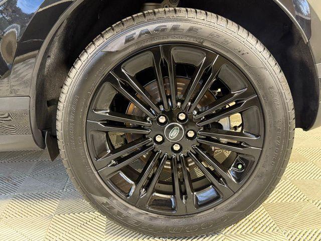 Photo of 2025 Santorini Black Metallic Land Rover Range Rover Evoque
