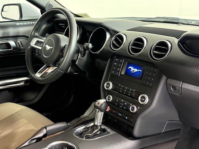 Photo of 2019 Oxford White Ford Mustang