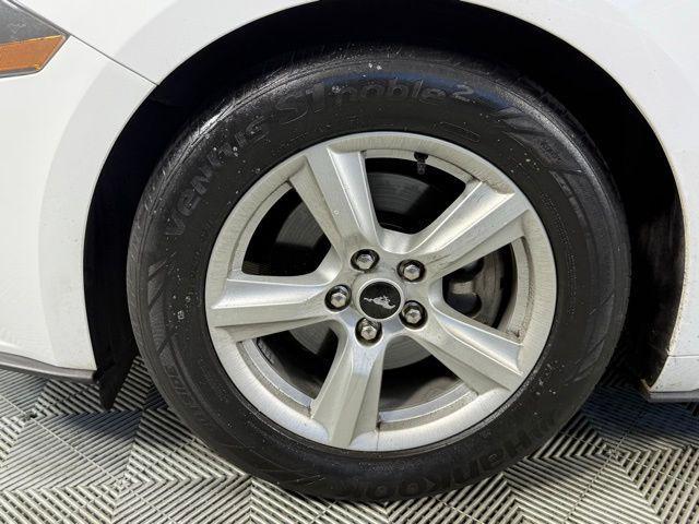 Photo of 2019 Oxford White Ford Mustang