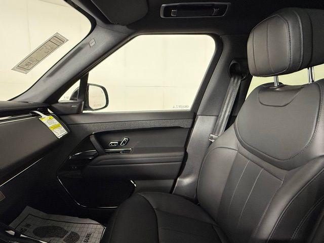 Photo of 2025 Santorini Black Metallic Land Rover Range Rover Sport