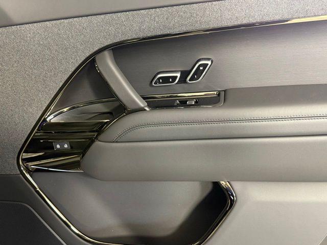 Photo of 2025 Santorini Black Metallic Land Rover Range Rover Sport