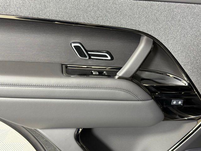 Photo of 2025 Santorini Black Metallic Land Rover Range Rover Sport