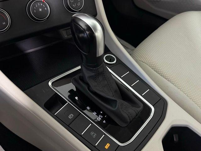 Photo of 2020 Black Uni Volkswagen Jetta