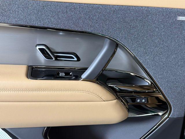Photo of 2025 Black Land Rover Range Rover Sport