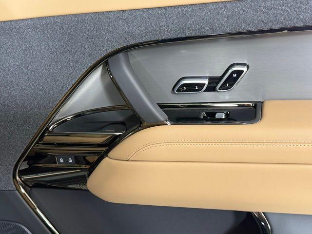 Photo of 2025 Black Land Rover Range Rover Sport