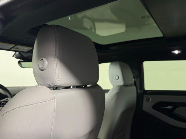 Photo of 2026 Fuji White Land Rover Range Rover Evoque