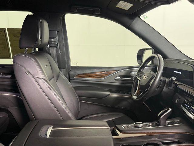Photo of 2021 Crystal White Tricoat Cadillac Escalade