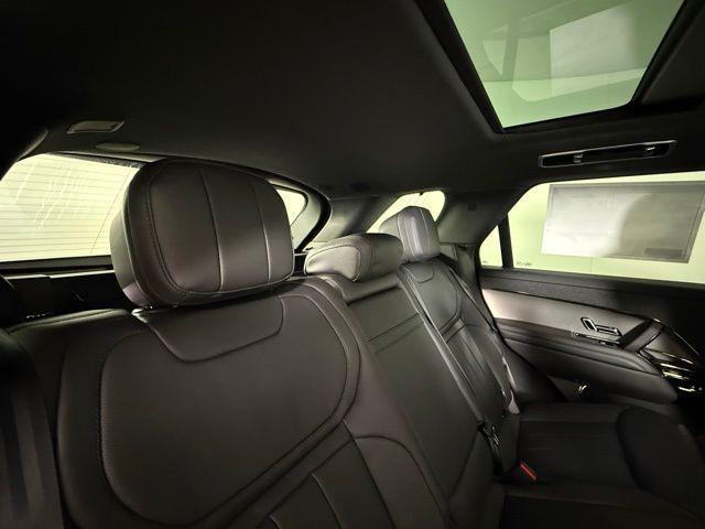 Photo of 2025 White Land Rover Range Rover Sport