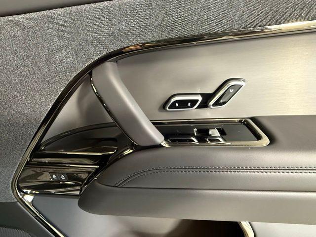 Photo of 2025 White Land Rover Range Rover Sport