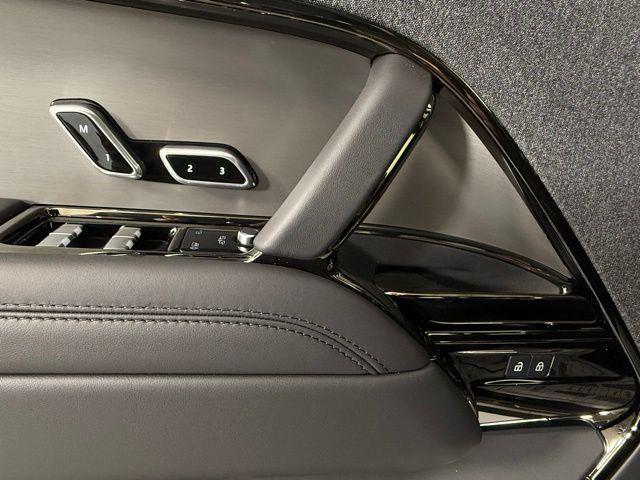 Photo of 2025 White Land Rover Range Rover Sport