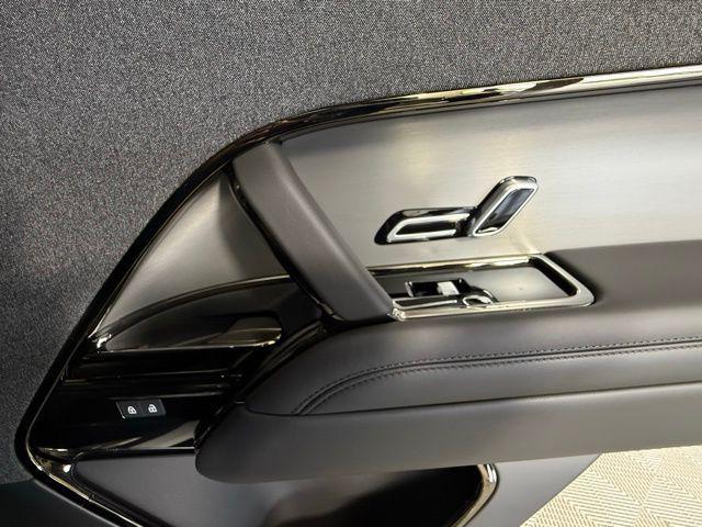 Photo of 2025 White Land Rover Range Rover Sport