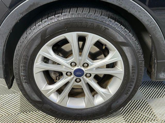 Photo of 2017 Shadow Black Ford Escape