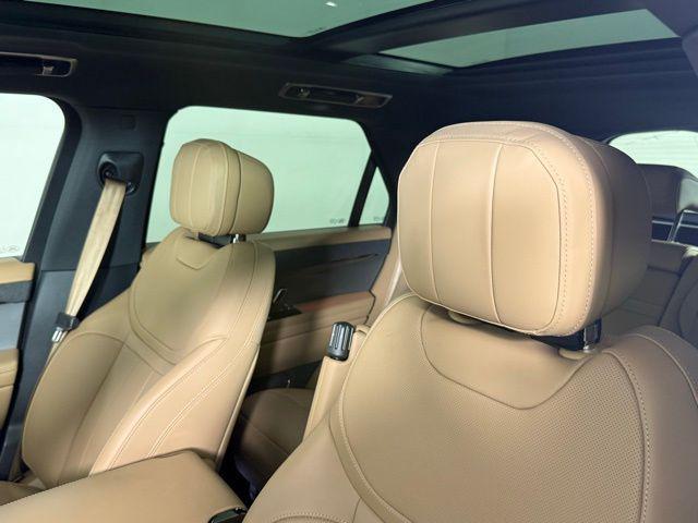 Photo of 2024 Fuji White Land Rover Range Rover Sport