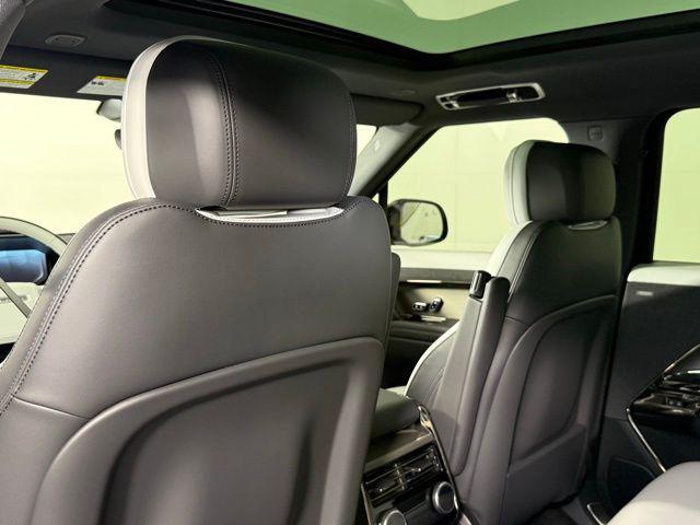 Photo of 2025 Fuji White Land Rover Range Rover Sport