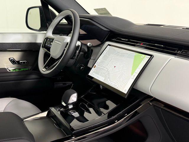 Photo of 2025 Fuji White Land Rover Range Rover Sport