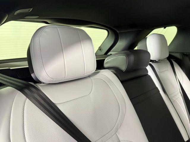 Photo of 2025 Fuji White Land Rover Range Rover Sport