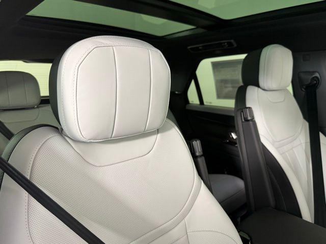 Photo of 2025 Fuji White Land Rover Range Rover Sport