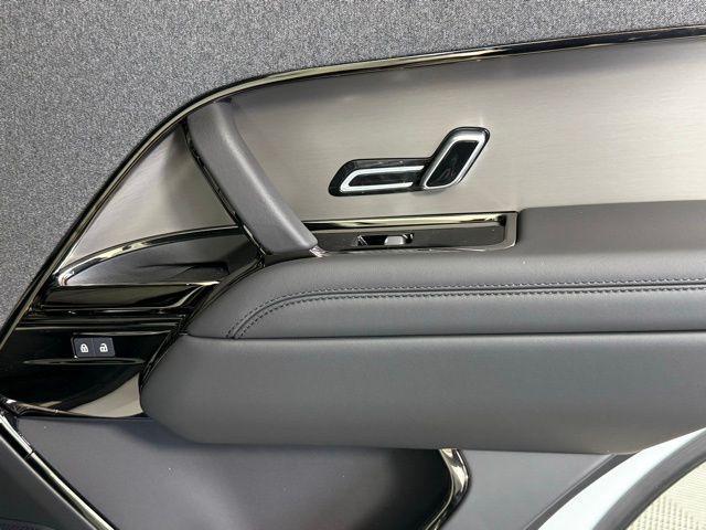 Photo of 2025 Fuji White Land Rover Range Rover Sport