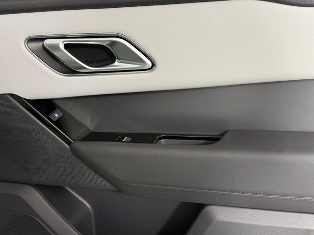 Photo of 2026 Fuji White Land Rover Range Rover Velar