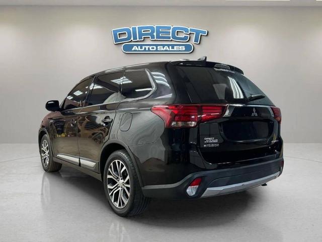 Photo of 2018 Labrador Black Metallic Mitsubishi Outlander