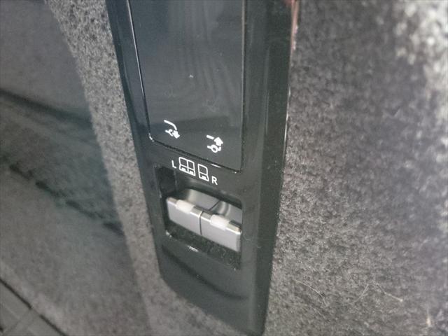 Photo of 2023 Black Land Rover Range Rover