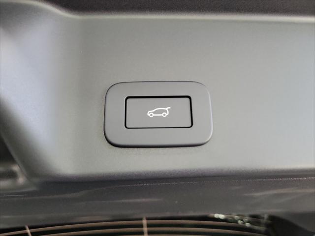 Photo of 2026 White Land Rover Range Rover Evoque